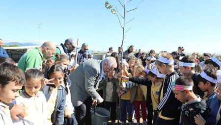 Edremit’te Dünya Hayvanları Koruma Günü’nde anlamlı buluşma