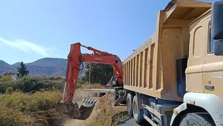 Ekipler yağmura karşı sahada