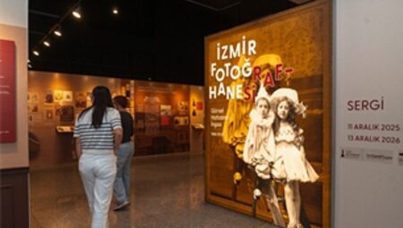 Fotoğrafın 200. yılında İzmir’in görsel hafızası kitapla buluştu