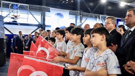 İBB’den Eğitime Bir Yatırım Daha: Zeytinburnu Merkezefendi Anadolu İmam Hatip Lisesi Spor Salonu Açıldı