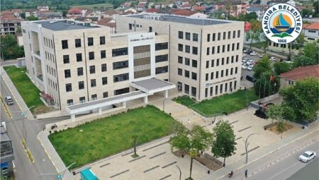 Kandıra Belediyesi’nden Üniversite Öğrencilerine 15 Bin TL Eğitim Desteği