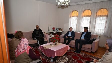 Kartepe’de Büyüklere Gönül Ziyareti