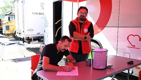 Kemer Belediye personelinden kan bağışı