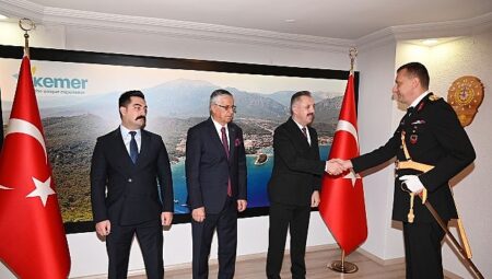 Kemer’de Cumhuriyet Bayramı coşkusu
