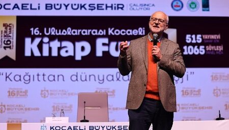 Kocaeli Kitap Fuarı, farklı konu ve konuklarıyla devam ediyor; Sayar’dan ekranlara ve hıza karşı hayat dersi