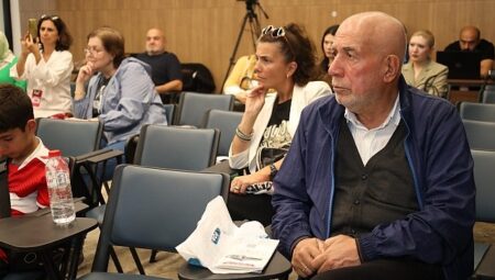 Kolombiyalı gazeteci Silvana Paternostro Kitap Fuarı’nda konuştu;  “Tarih ve Roman birbirinden ayrılmaz parçalardır”