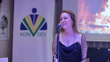 Konak’ta Cumhuriyet coşkusu çocuklar için dayanışmaya dönüştü