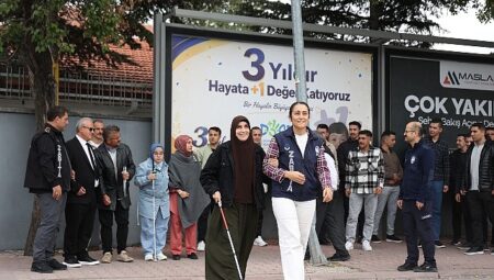 Konya Büyükşehir’de Göreve Yeni Başlayan Zabıta Personeline Görme Engelli Bireylerden Farkındalık Eğitimi