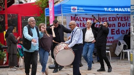 Maltepe’de, Cumhuriyet’in 103. yılında mübadil davulu çalındı