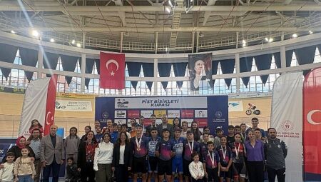Pist Bisikleti Kupası’nın Genç Yıldızları Konya Velodromu’nda Pedal Çevirdi