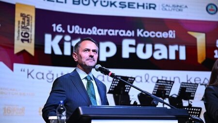 Protokolden Kitap Fuarı’na övgü üzerine övgü
