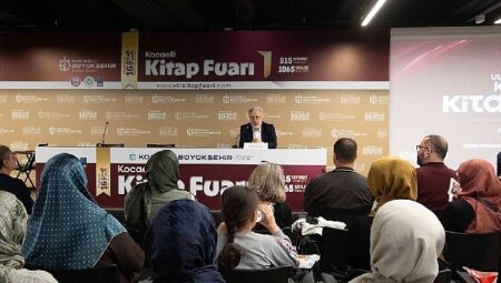 Söyleşiler kitapseverlere farklı pencereler açıyor; Kitap Fuarı’nda hayatı anlamlandıran söyleşiler